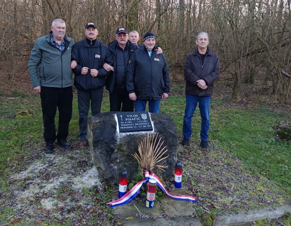 Pripadnici 3. pješačke bojne 117. brigade odali počast poginulim braniteljima na području Lipika